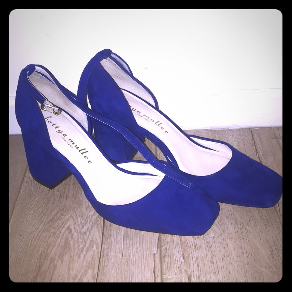 Beautiful blue chunk heel w/ ankle strap